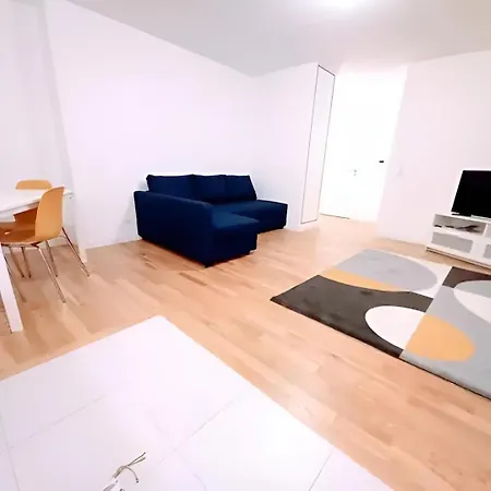 Apartmán Elegancia Rueil, 20 Min De Paris La Defense, Quartier Recherche, Rueil-Malmaison